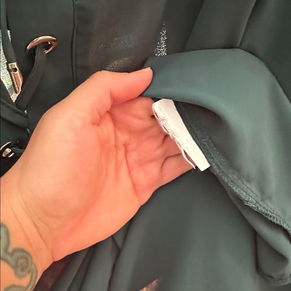 069 AMISU Dark Green Lace Front Top - Picture 6 of 8